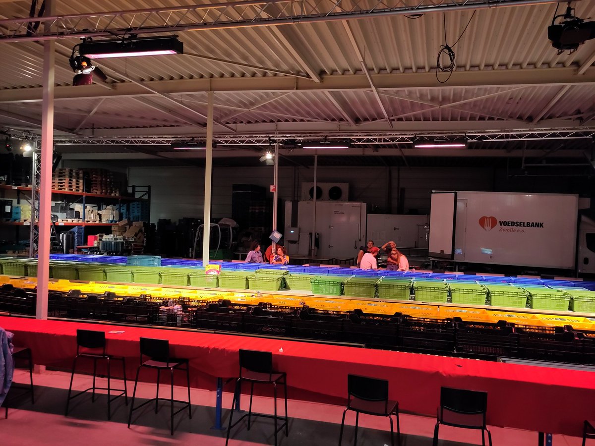 Het inmiddels lege decor van 'De Noodzaak'. Mooie voorstelling die tot nadenken stemt. Laat ook goed de waarde van community theater zien. Kijken kan nog! theaterdemakkers.nl/projecten/de-n…