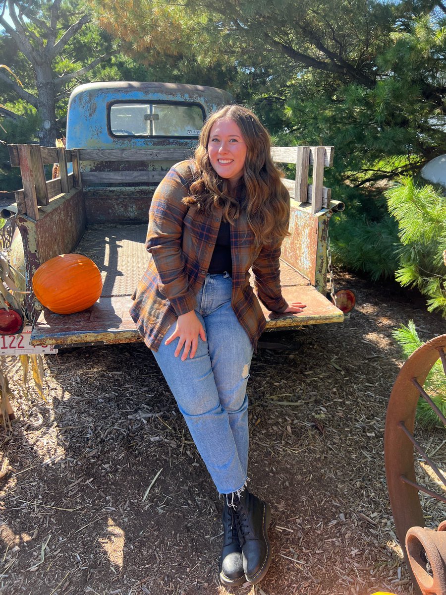 ℝ𝕒𝕕𝕒𝕣 𝔽𝕒𝕣𝕞𝕤! 
Such a fun day drinking pumpkin coffee and taking pictures with sisters. 🍁🎃
