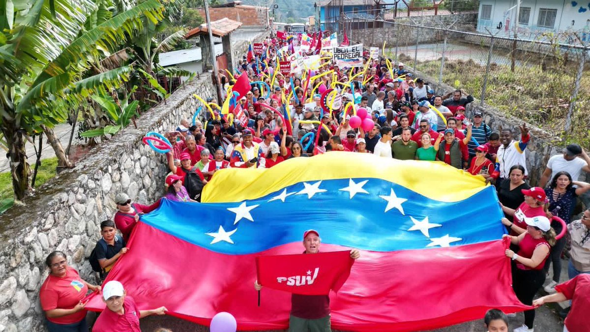 NicolasMaduro's tweet photo. El pueblo del municipio Santos Marquina en el estado Mérida, se movilizó por la Paz de Venezuela. ¡Qué alegría verlos movilizados, con conciencia histórica y amor patrio! ¡Les abrazo pueblo amado! https://t.co/VKX8gygVm9