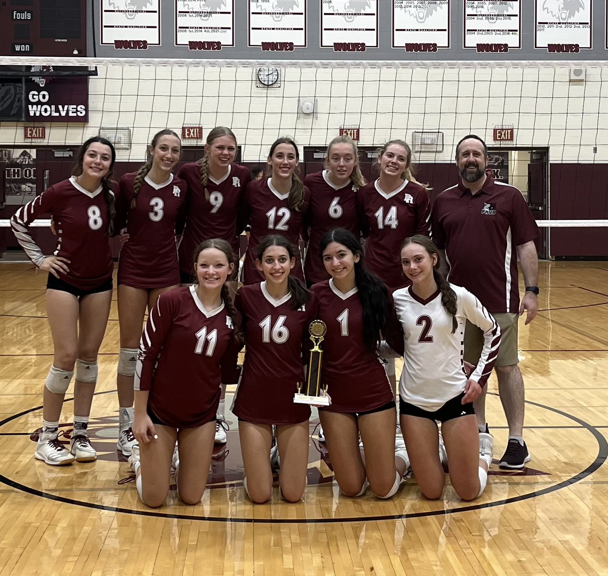 Congrats to our JV team for winning their own PR Invite!!
Well done ladies and superior coaching Tony with a 5-0 record on the day!! HOCO WIN!!