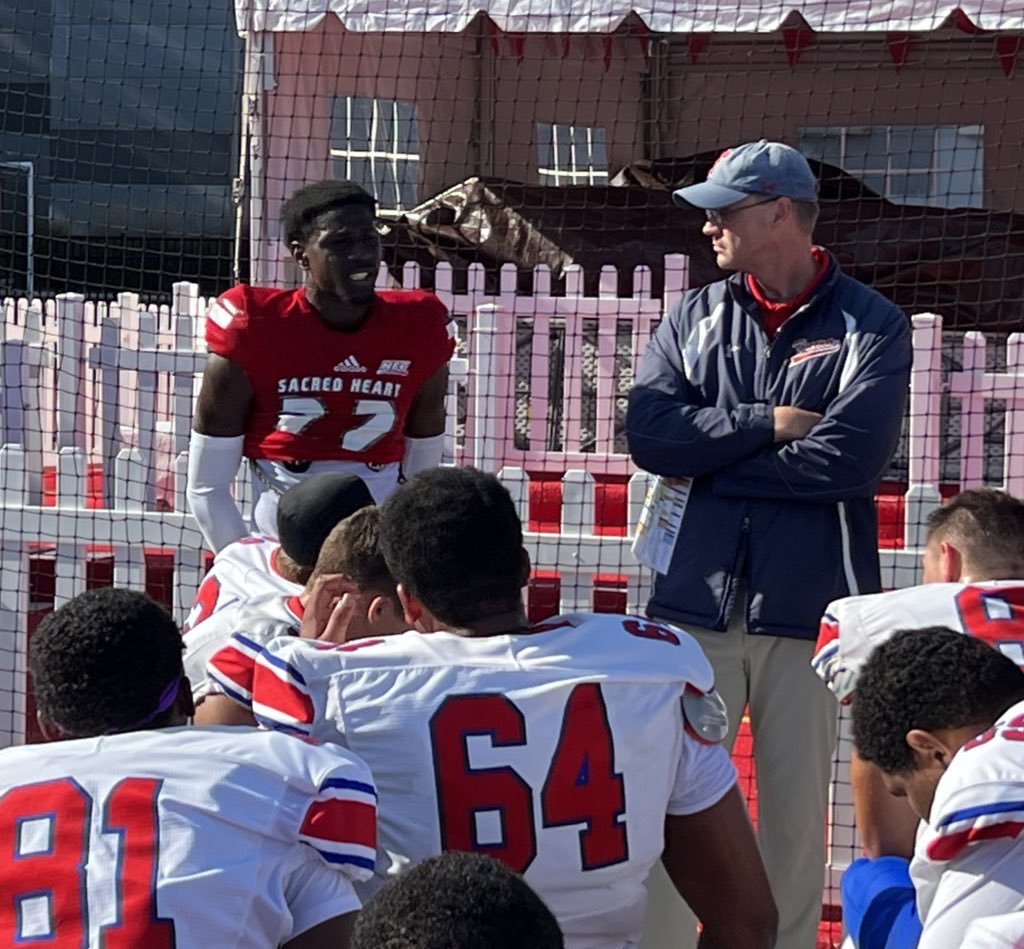 FUMAPGFootball's tweet photo. Former PG Jamil Anderson for @SHU__Football and alum Tommy Manganiello gave some words of wisdom to the team after the game. @JamilAndersonJr #GoFUMA #GrindNowShineLater https://t.co/2NRGDUTVQ6