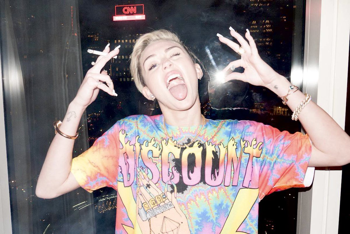 lohanisgod's tweet photo. miley cyrus had danced on a stripper pole at the teen choice awards, lost a walmart deal because she smoked salvia out of a bong, kicked off the cast of ‘Hotel Transylvania’ for licking a penis cake, and released bangerz at 20. ur good girl! https://t.co/gC68LtrWJa