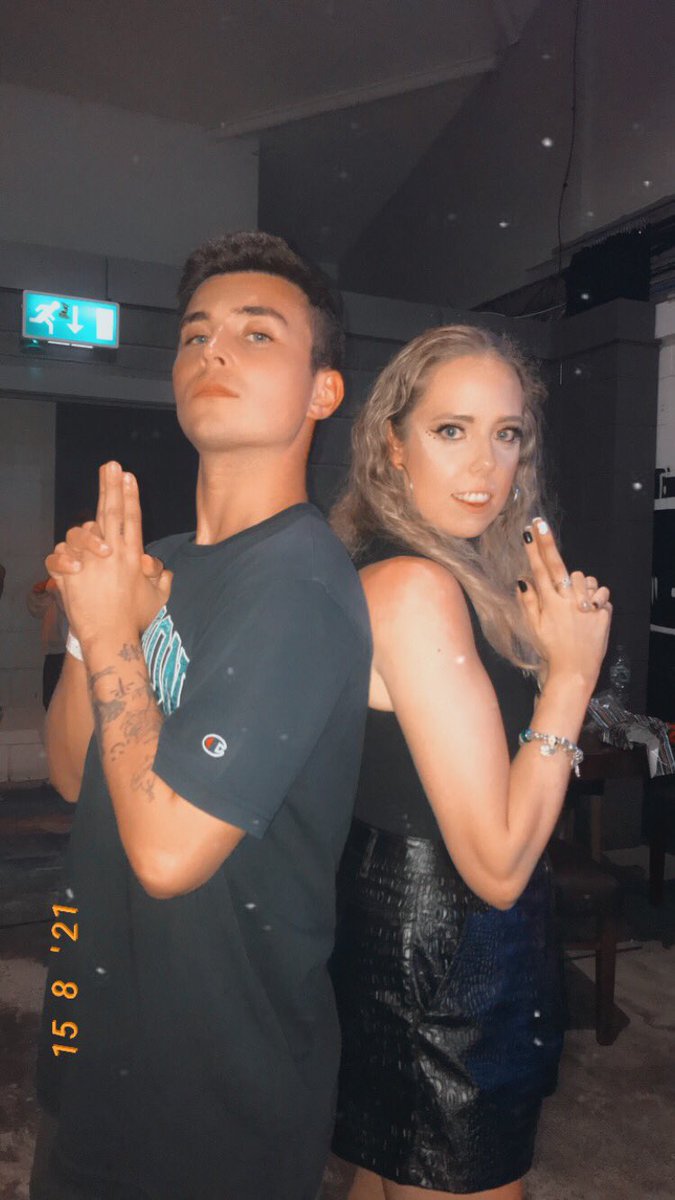 Gibsonsbabe's tweet photo. A big happy birthday to one of the lights in my life, hope you had the best day ever B! 
Get ya but back on tour I miss you and need more pics lols 😂. X https://t.co/rNhvu7GgMg