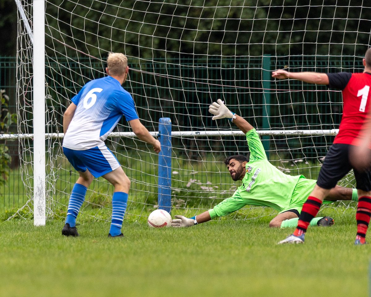howells_ian's tweet photo. @croesyafc  v @newportcivil  more game photos here  https://t.co/hlNQXyWU7r https://t.co/TeDe2FnRNW