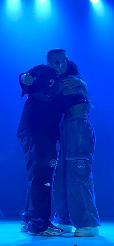 aalbxa's tweet photo. ayer tuve la oportunidad de bailar con @CruzCafune y ha sido la experiencia más inolvidable de mi vida, gracias siempre

922 4life 💙🦈 https://t.co/Zj0i9s0Q2i