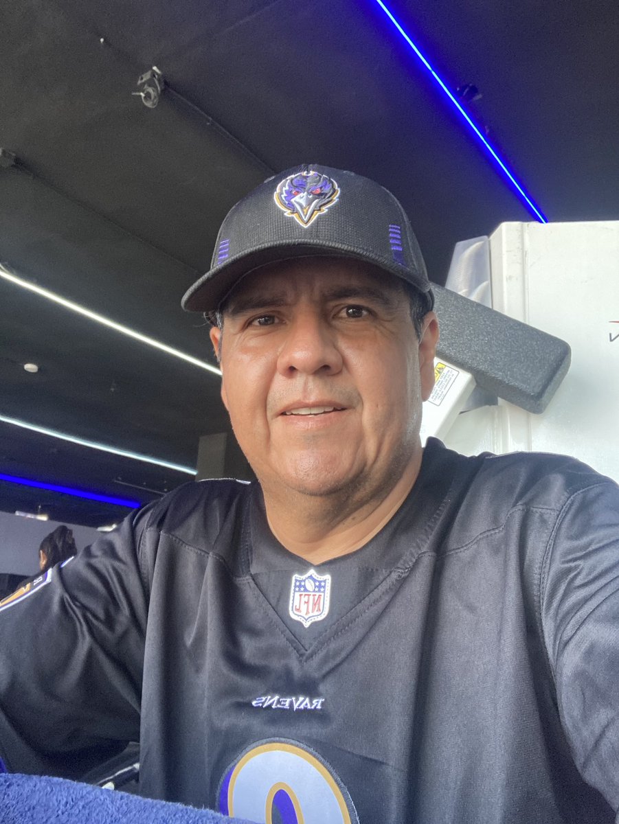 crystyan1307's tweet photo. Apoyando a mis Cuervos #RavensFlock viendo #REDZONEXESPN #Nfl @EitanBenezra @SergioADippW saludos desde Querétaro ✌🏻🏈 https://t.co/zLqmsN5NwC