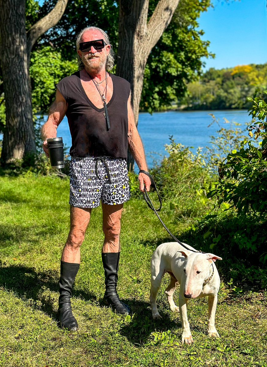 ml_hades's tweet photo. Even warmer today than yesterday. Boats were going by nonstop. #RickOwens Tecautl Spring 2020 Dylan t #Moschino shorts #RickOwens clear sole runner boots #WerkstattMunchen necklace #RickOwensxPartsof4 necklace #ElsaPeretti bottle jug pendant #RickOwens “Documenta” sunglasses https://t.co/t0bGFTsykW