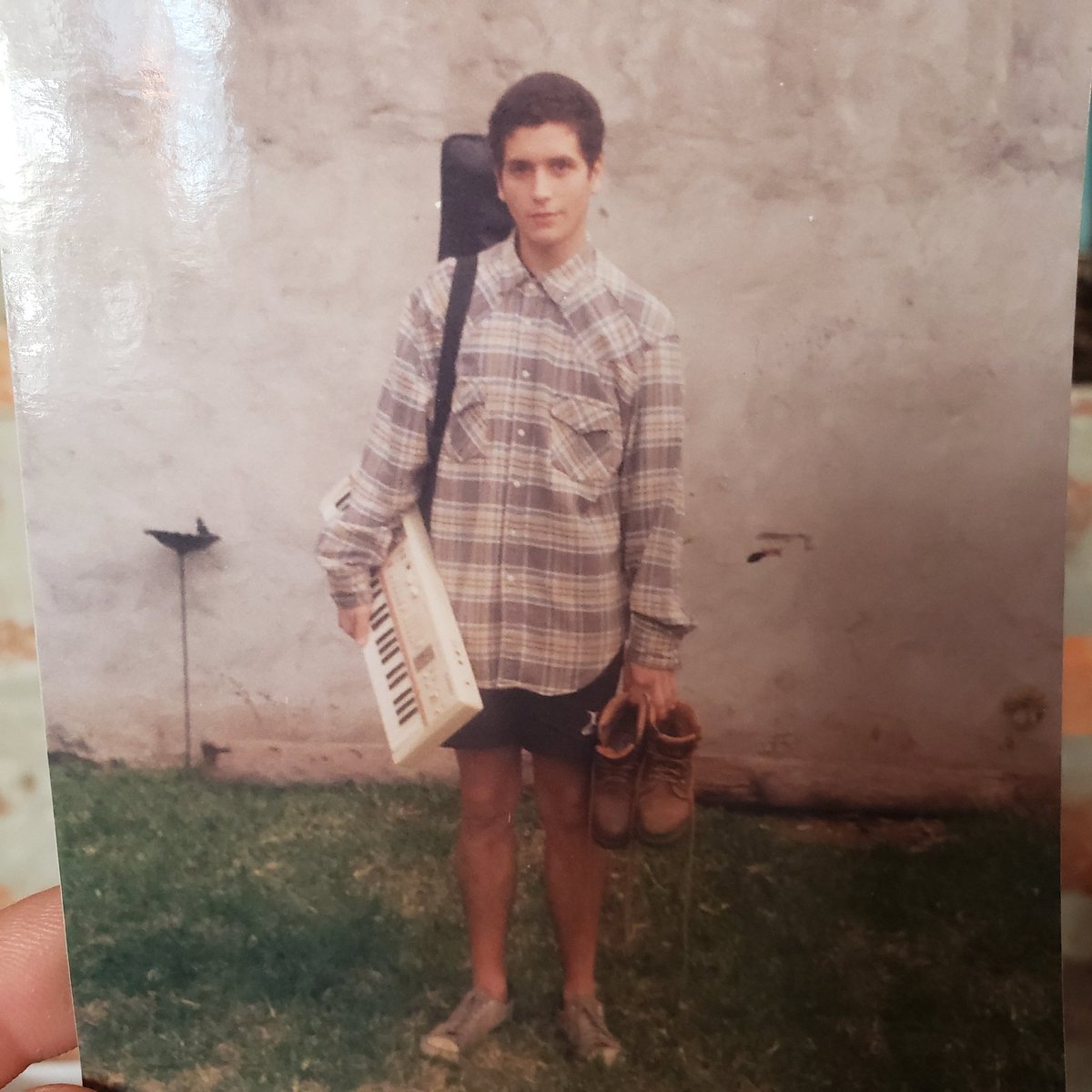la casta? quien es insaurralde? mi ley? no conozco ese disco de 2 minutos. despertate pibe que estamos en 2014 no encuentro el enchufe de mi casiotone y tengo que abrirle a valentin y los volcanes en el Mi Casa de almagro