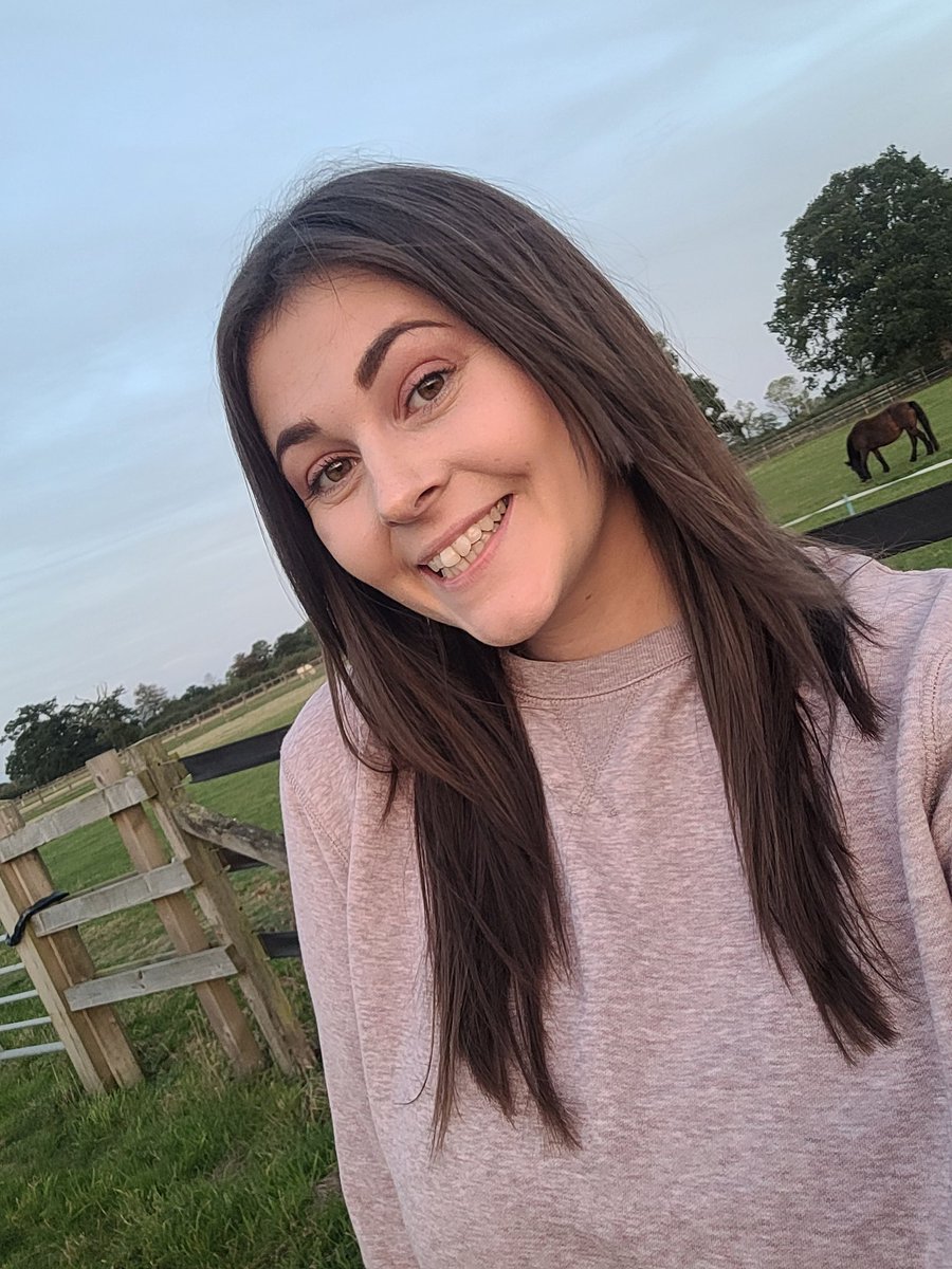 LiselleEdwards's tweet photo. Proud of me to staying true to myself, and being able to express my own thoughts in situations that I feel are not right for me 🥰 uni really has helped me grow as a person😇 
#drama #university #universitydrama #dramagraduate #wellbeing #puttingyourselffirst #learning https://t.co/OYSMYq8v02