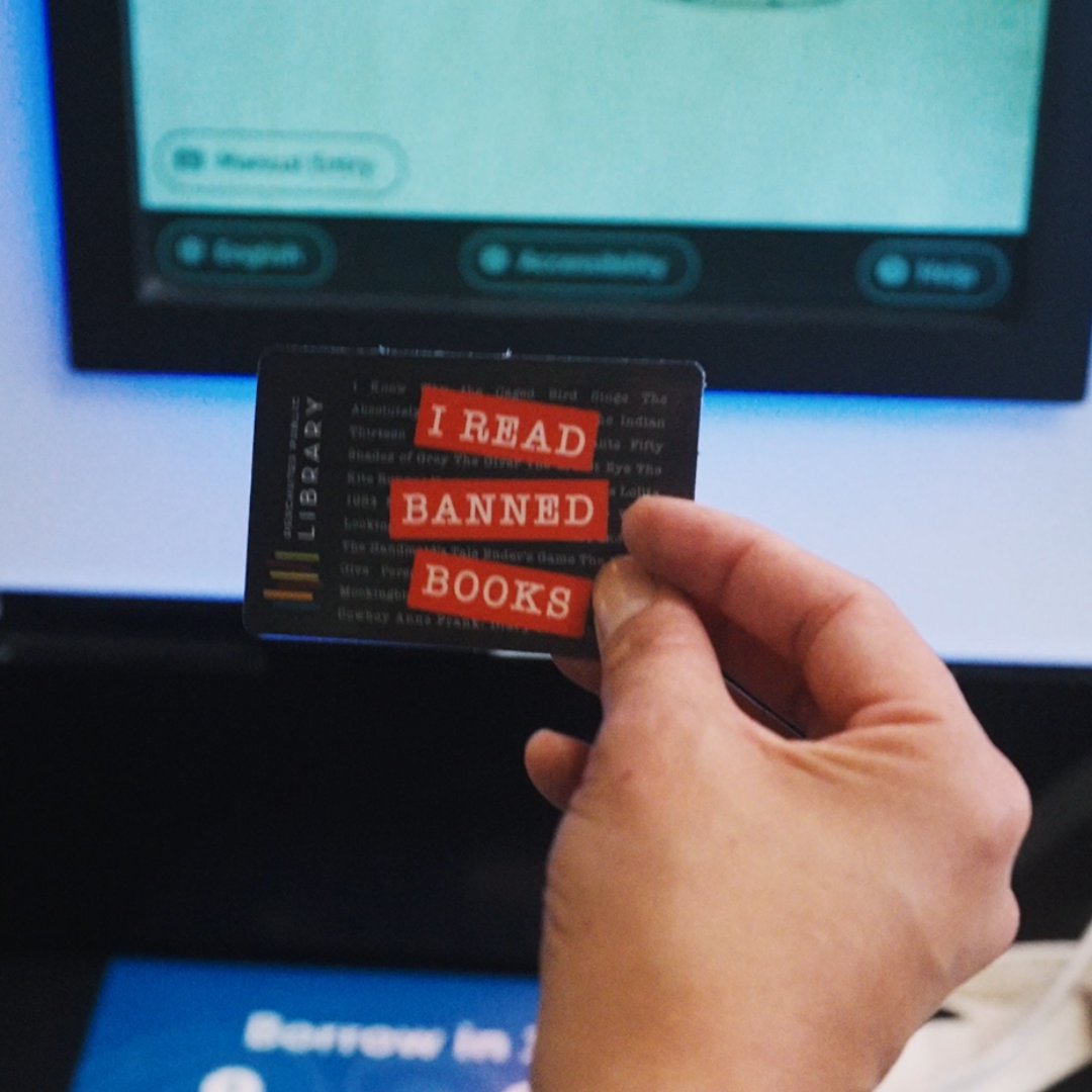 DeschutesLib's tweet photo. Let freedom read! #Bannedbooksweek celebrates the value of free and open access to information and brings people together in shared support of the freedom to seek and express ideas. Stop by your library this week to pick up free stickers, bookmarks, and book bags. https://t.co/PwZTcOuiVh