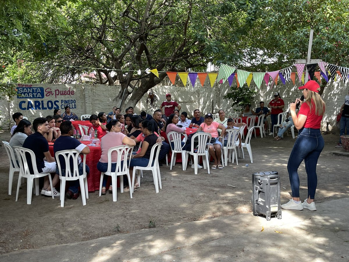 LindaCabarcas1's tweet photo. Reunión de amigos en ‘El patio de Eli’ en el barrio Territorial en Santa Marta; invitación del candidato a edil del @NvLiberalismo Alan Miranda. Gracias a todos por respaldar mi candidatura a la Asamblea del Magdalena. Gracias también a @freddyepinzonv por su apoyo. https://t.co/LAUL0y7Juh