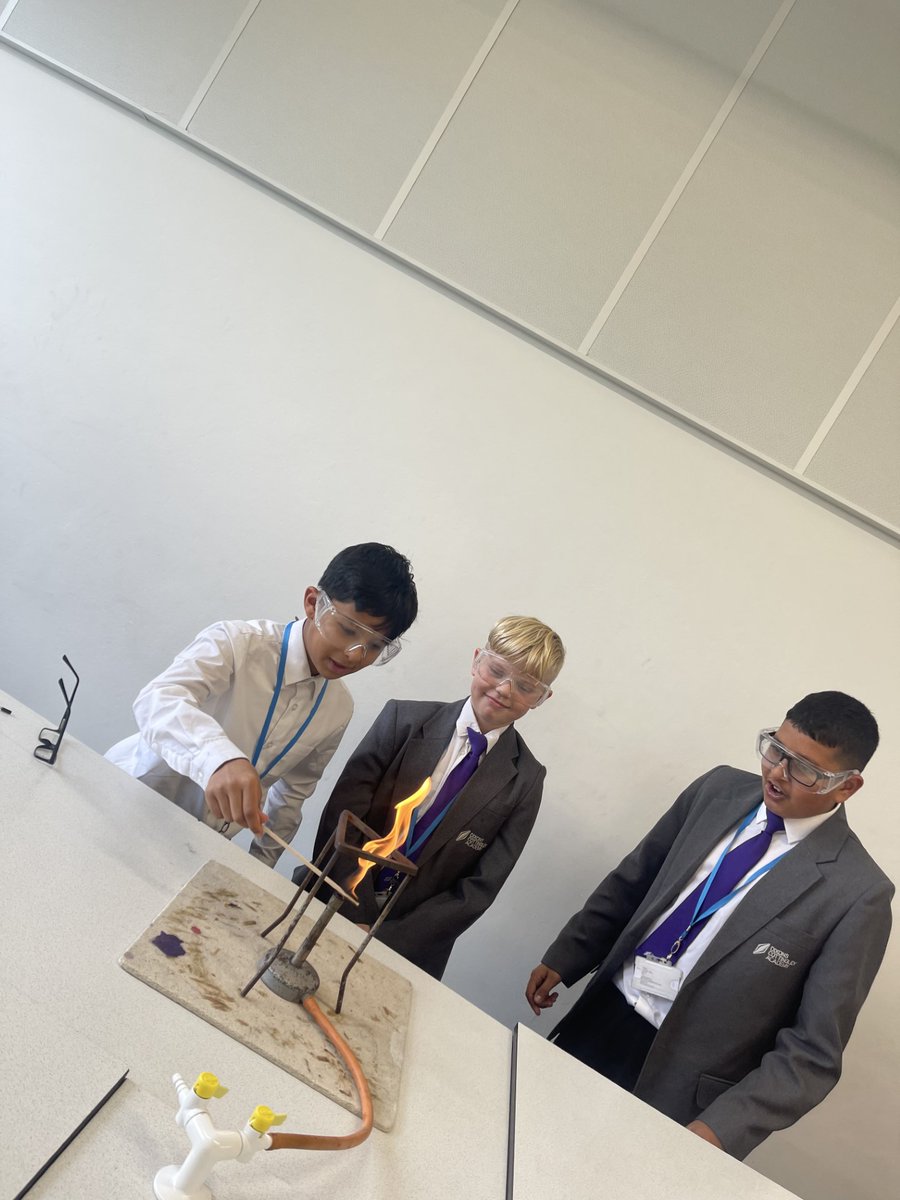 Year7DCO's tweet photo. Year 7 enjoying their Science class! Showing #Determination everyday... #DCOScience 🧪 🔥 🧫 🦴 https://t.co/23NltTYa05