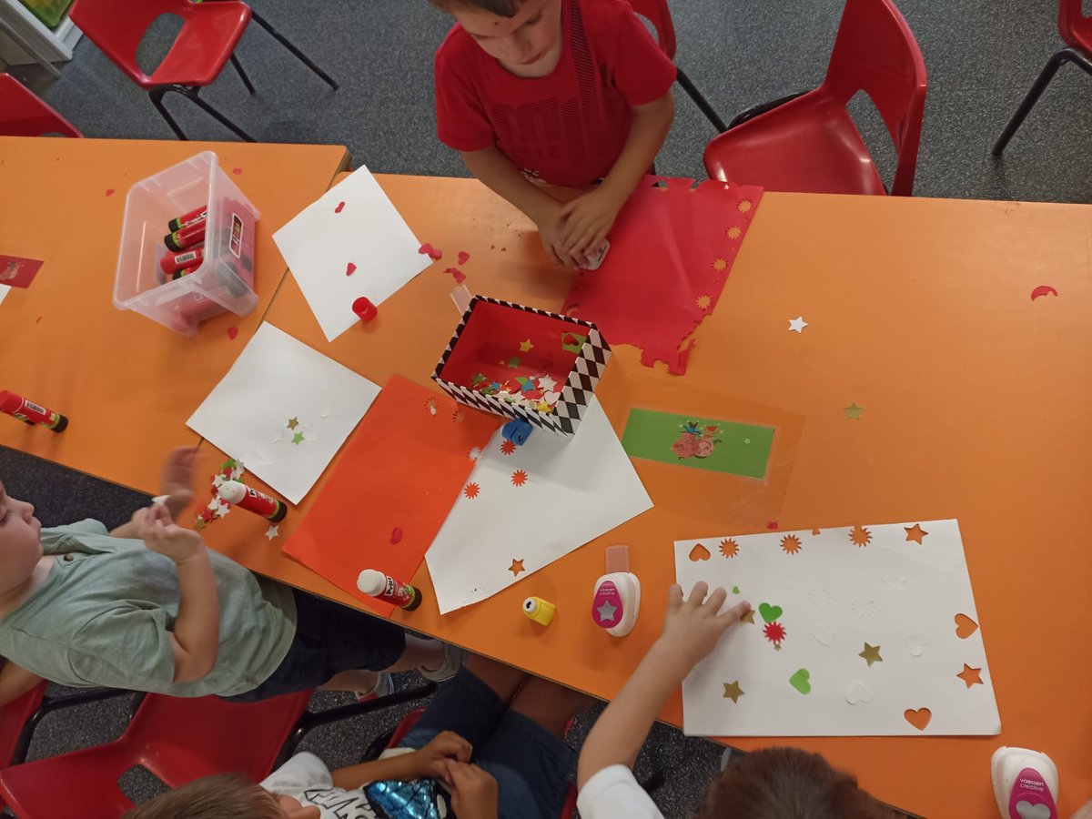 SantNicolau's tweet photo. Per acabar la setmana els alumnes d' #I4SN vam fer racons! Ens encanten!

#escola #sabadell #educacióinfantil https://t.co/y187uMxSr1