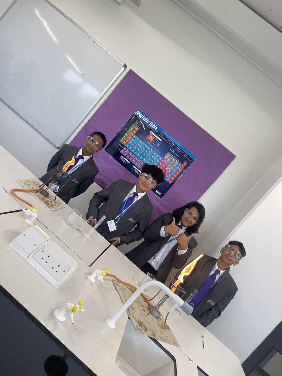 Year 7 enjoying their Science class! Showing #Determination everyday... #DCOScience 🧪 🔥 🧫 🦴