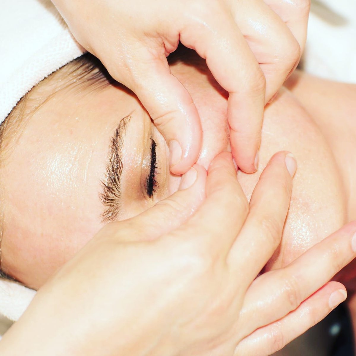NEW DECEMBER &amp; JANUARY DATES AVAILABLE for Intraoral Buccal Massage and Deep Face Lifting Massage with gua sha therapy. Secure your place - get in touch directly alicia@massagegeekworkshops.co.uk 
#cpd #accredited #newskills 
#massagetherapists #facialists #bodywork
#studymassage