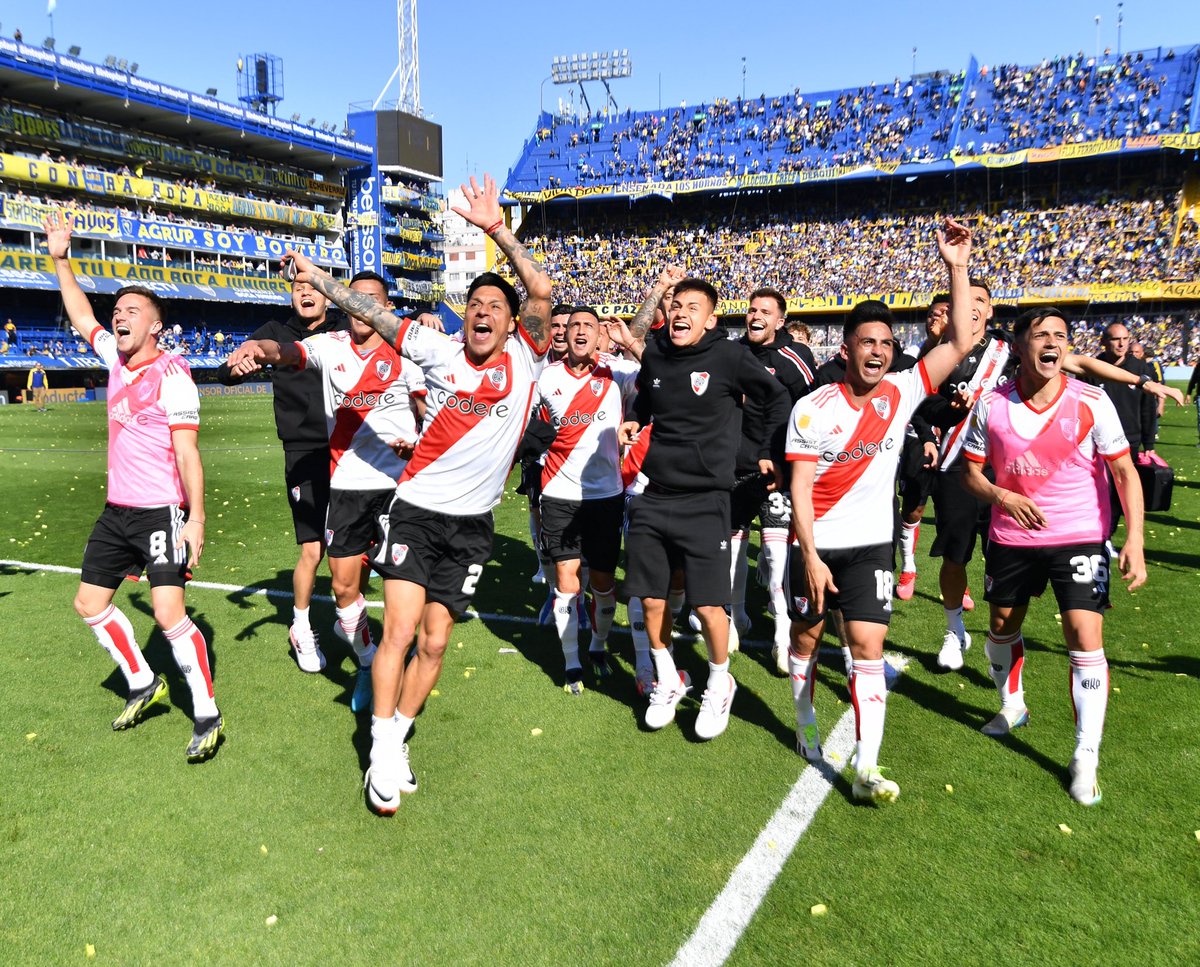 RiverPlate's tweet photo. SE MUEVE PARA ACÁ, SE MUEVE PARA ALLÁ. https://t.co/xrD8eno4ke