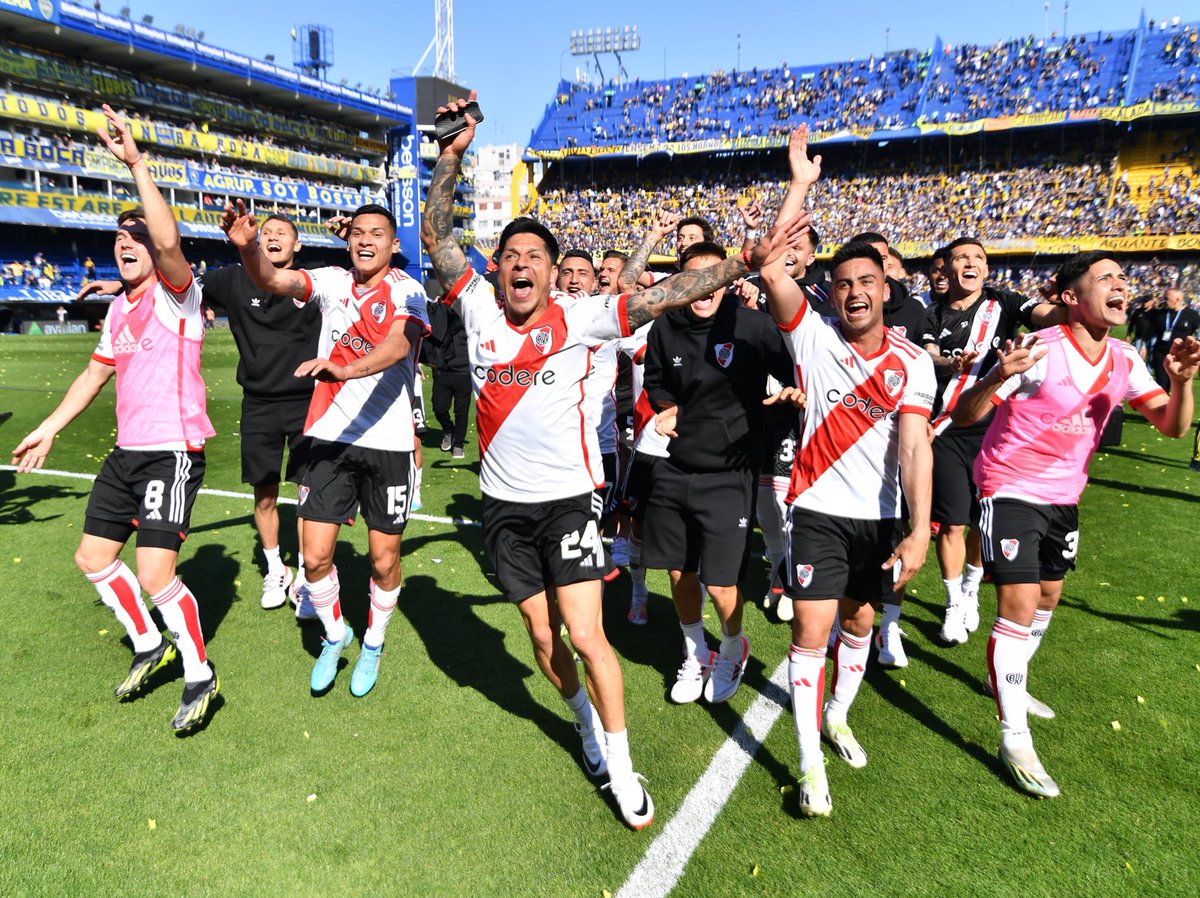 RiverPlate's tweet photo. SE MUEVE PARA ACÁ, SE MUEVE PARA ALLÁ. https://t.co/xrD8eno4ke