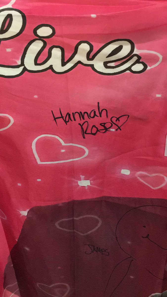 Bacchussy_ussy's tweet photo. I had a great time meeting you at #VIDCONBLT today Hannah!! Thanks for taking the time to take a selfie :) @hannahxxrose https://t.co/hew1t1tNFY