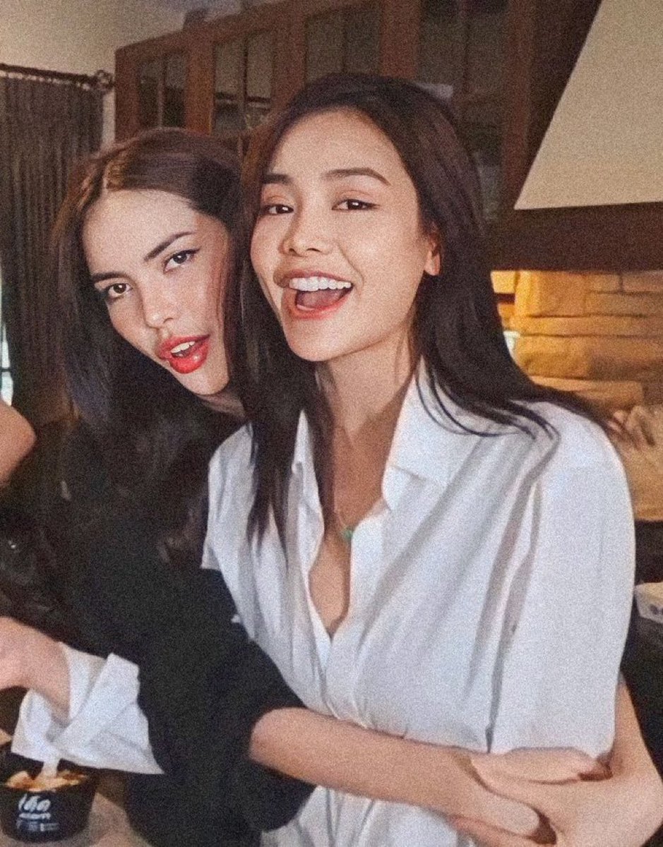 englotvibes's tweet photo. one minute you’re living a normal life and the next you accidentally start running a thai beauty queen fanpage with 10,000 followers!😳 these things happen!!! anyway thank you 🤍 love u so cute na https://t.co/DwK5fCtTZA