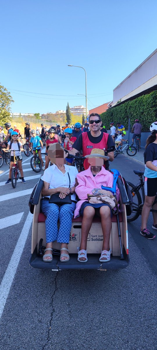 Jogonmar's tweet photo. Día magnífico de @baixcicletada por una movilidad sostenible mejor en bici.  Compartiendo con mi hijo una actividad tan bonita y que tanto aporta como @enbicisenseedat y hoy paseando a Cinta y Mª del Carme dos señoras con las que he charlado y tanto me han entretenido y enseñado. https://t.co/ZaqqmSsaAJ