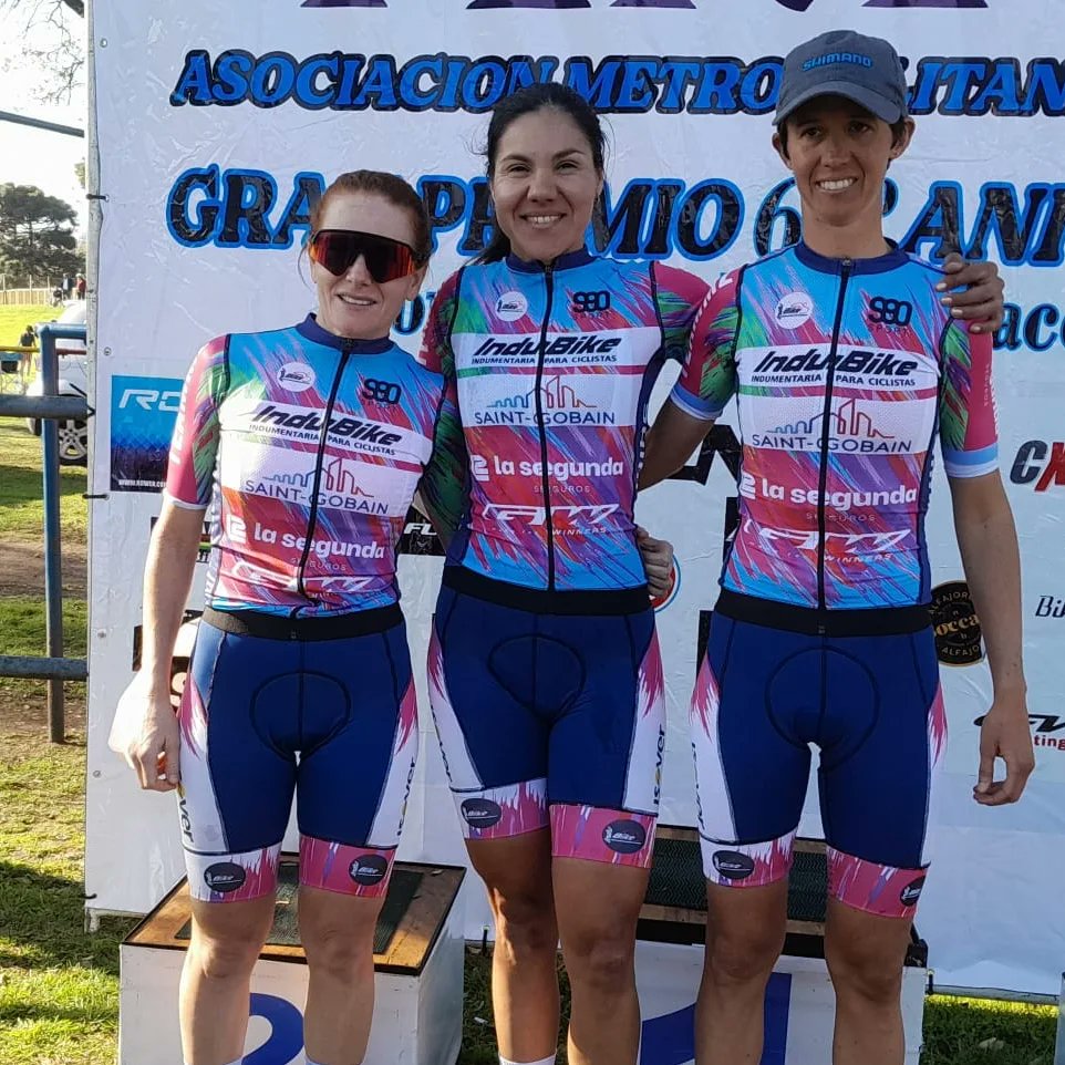 🚴‍♀️ Las #LadiesPower no descansan y tras la gran performance en la Doble Bragado, <a href="/MechyFadiga/">Mechy Fadiga</a>, <a href="/MarielaDelg26/">Mariela Delgado</a> y Vale Rossi estuvieron presentes el Premio Rubén Favero, en el ex circuito KDT de la Ciudad de Buenos Aires: Mechy fue 4° y Mariela 5°. Siempre protagonistas 💪