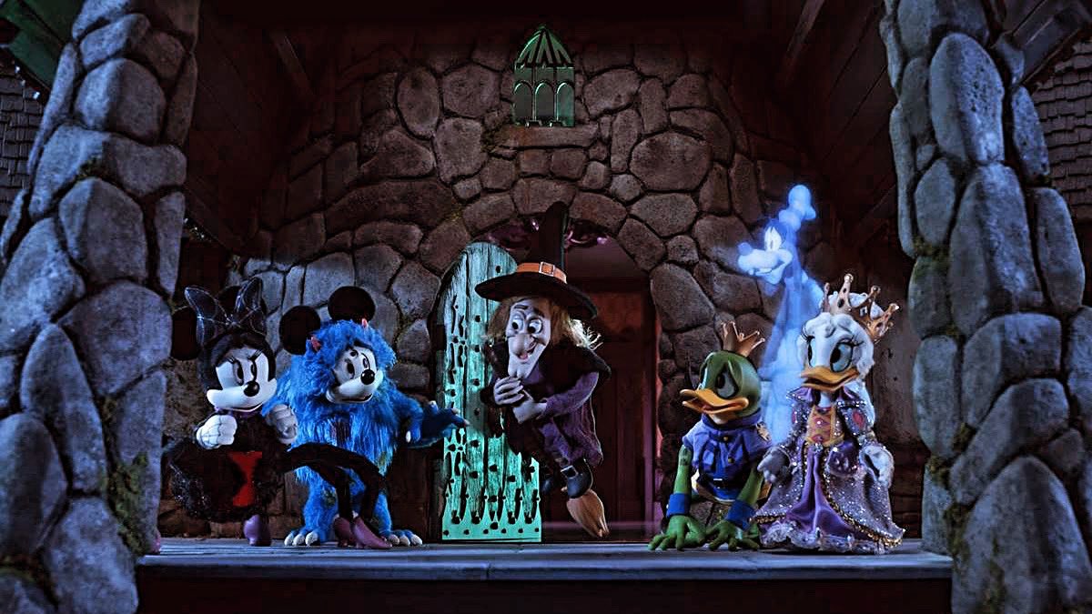 PREMIERES TONIGHT (and streams tomorrow)! October 1st! 7pm! Disney Junior, Disney Channel, and #DisneyXD! Mickey Mouse Trick or Treats - a stop-motion #Halloween special! Come trick or treat with the gang at my house - and see what happens. 🎃 Love, (Disney's) #WitchHazel