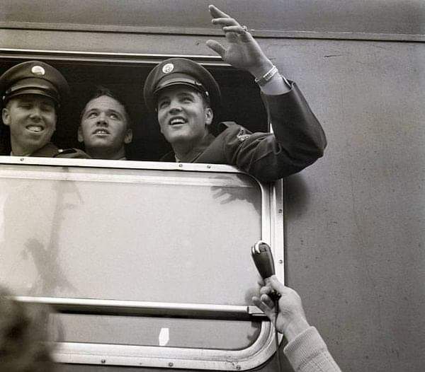 gginger069's tweet photo. October 1,1958
#ArmyElvis
#ElvisHistory https://t.co/Fwr8quWf0x