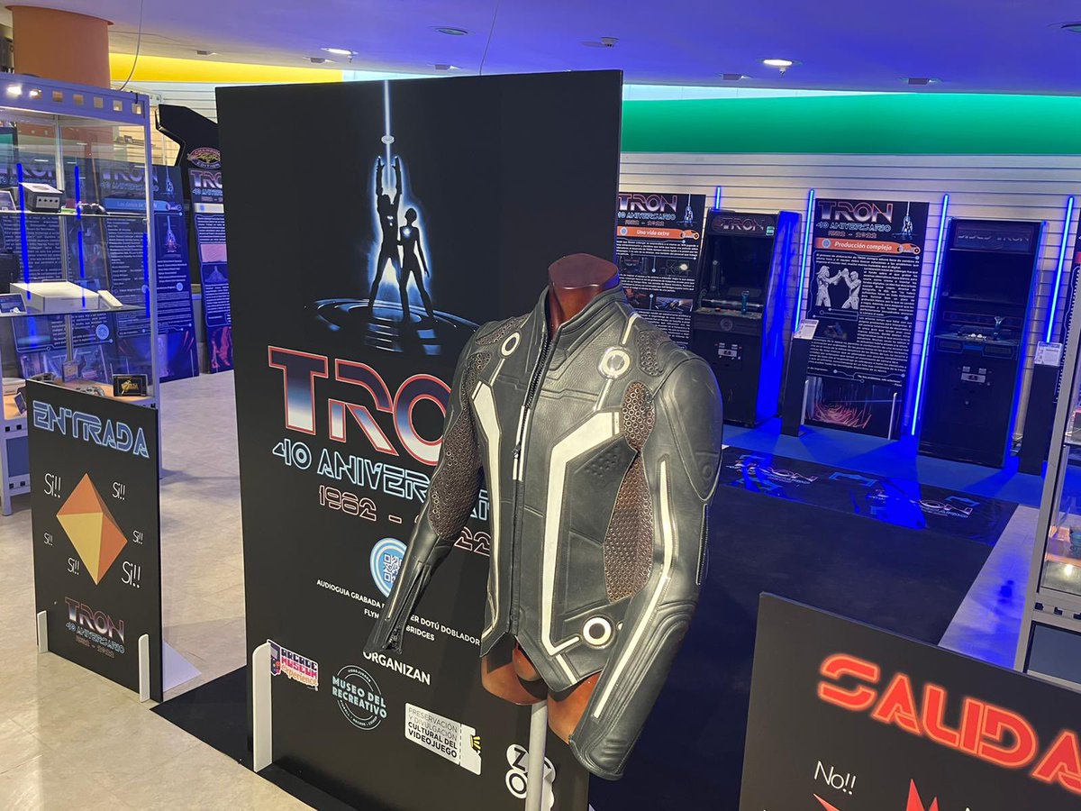 CDVideojuego's tweet photo. Un placer para nosotros estos 10 meses que ha permanecido la Expo #ArcadeMuseumExperience en #Elche 🤩

Ha sido espectacular la acogida con más de 6.000 visitas al Recre de los 80 y 90 🫵👾

Y más de 20.000 a las Expos de Videoconsolas, Informática, #Tron40Aniversario y Azpiri 💙 https://t.co/4Cdpo2cPJ7