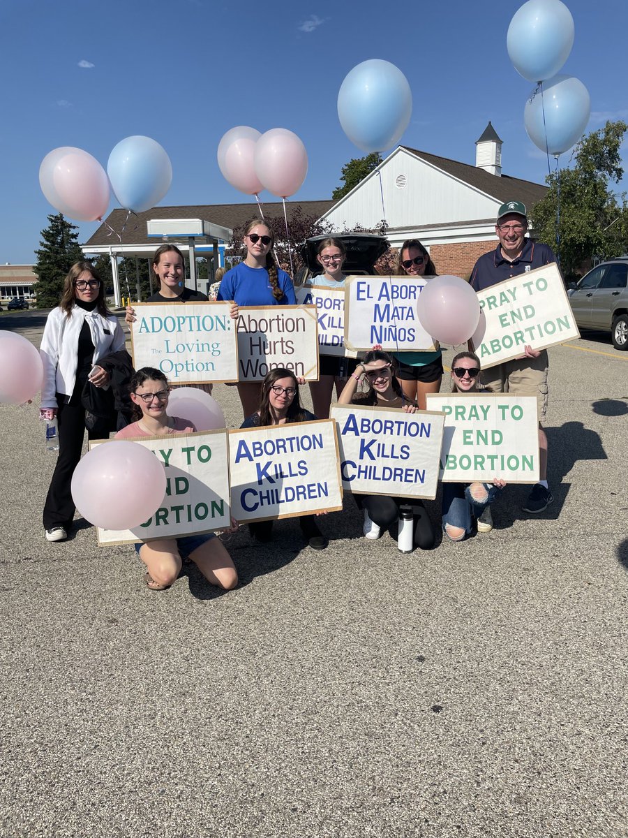 NugentGrcss's tweet image. A dedicated group of ⁦@GRWestCatholic⁩ Students for Life members attended the Life Chain today to witness to the sanctity of human life.