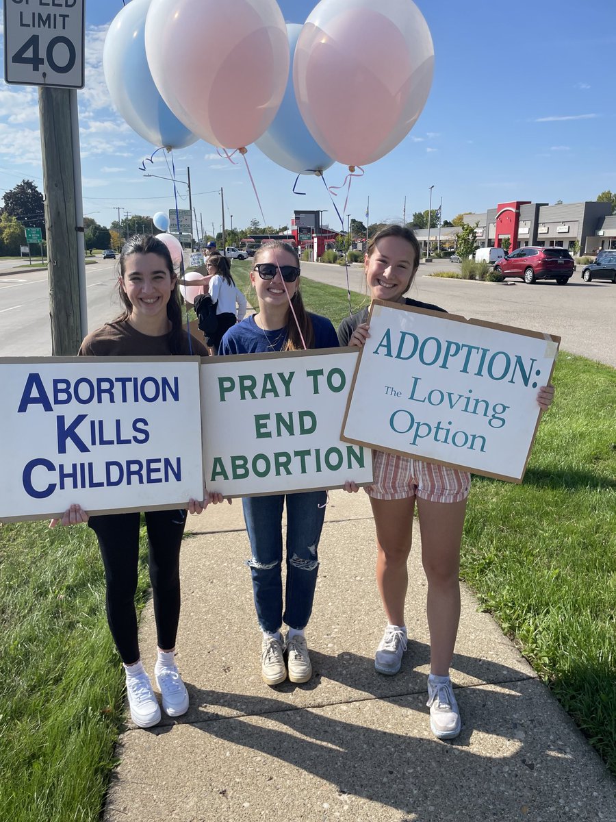 NugentGrcss's tweet image. A dedicated group of ⁦@GRWestCatholic⁩ Students for Life members attended the Life Chain today to witness to the sanctity of human life.