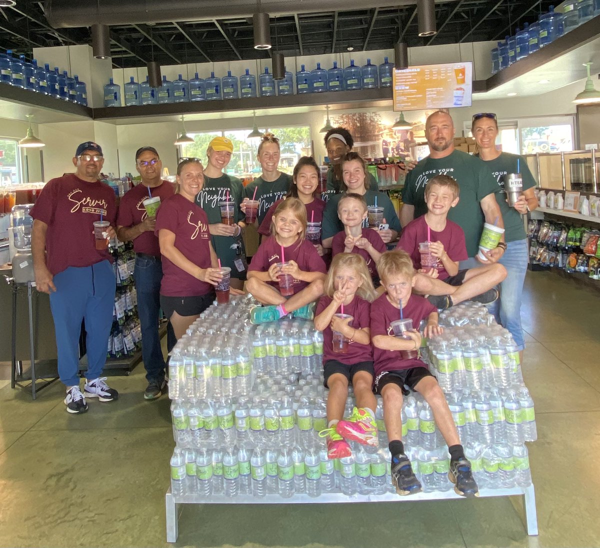 CoachCarthel's tweet photo. Great Sunday morning #ServeDay  spent with @fbcnac! We had fun cleaning up Pioneer and Festival Parks, then cooled off with some “world famous iced tea” from @HTeaoNac! Thankful for our great church family…👊✝️ https://t.co/9NkiPyuoSX