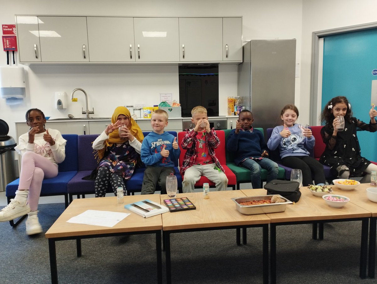 Fosse_TMET's tweet image. On Friday there was another bunch of Fantastic Fosse children who attended the milkshake club. It is a great pleasure to share the successes of the children and they talk so proudly about why they have been chosen to attend. Well done! #milkshakeclub #schoolvalues