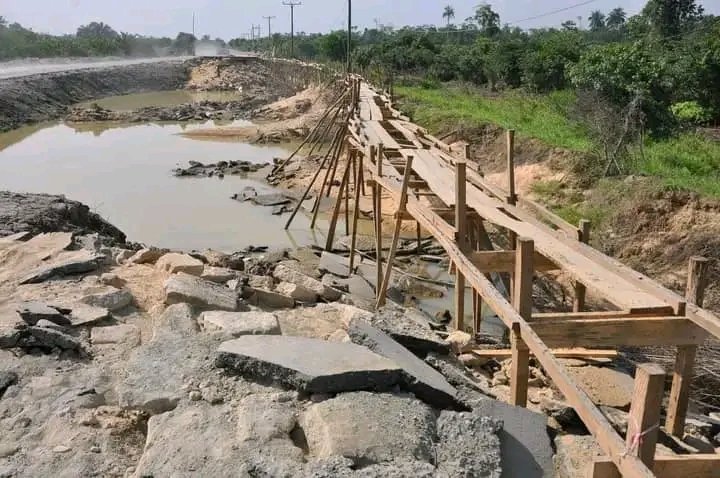 faf96442's tweet photo. AMASSOMA ROAD REHABILITATION COMPLETED

See pictures of how badly damaged sections of the road was and after the 2022 monster flood.

Thank You @govdouyediri you've done well for the rehabilitation. https://t.co/nxP1fnzY8V