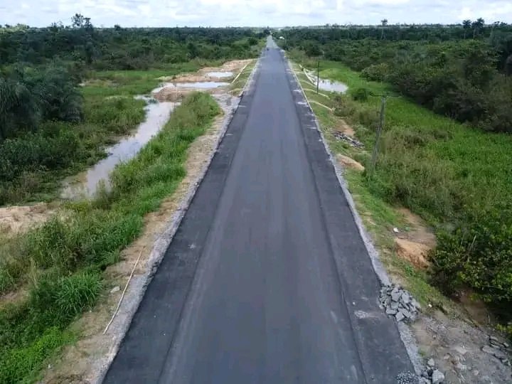 faf96442's tweet photo. AMASSOMA ROAD REHABILITATION COMPLETED

See pictures of how badly damaged sections of the road was and after the 2022 monster flood.

Thank You @govdouyediri you've done well for the rehabilitation. https://t.co/nxP1fnzY8V