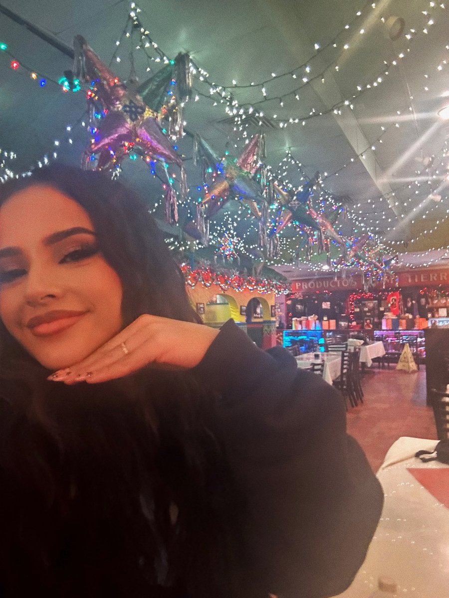 iambeckyg's tweet photo. Been in Texas…These last few days have been a lot for my 🤎 and soul. Tour, my álbum, my Ito Miguel’s Cumpleaños. Feeling very grateful. Thank you for all of the love on ESQUINAS 🫶🏽🫂 https://t.co/qtjKT8Jfa3