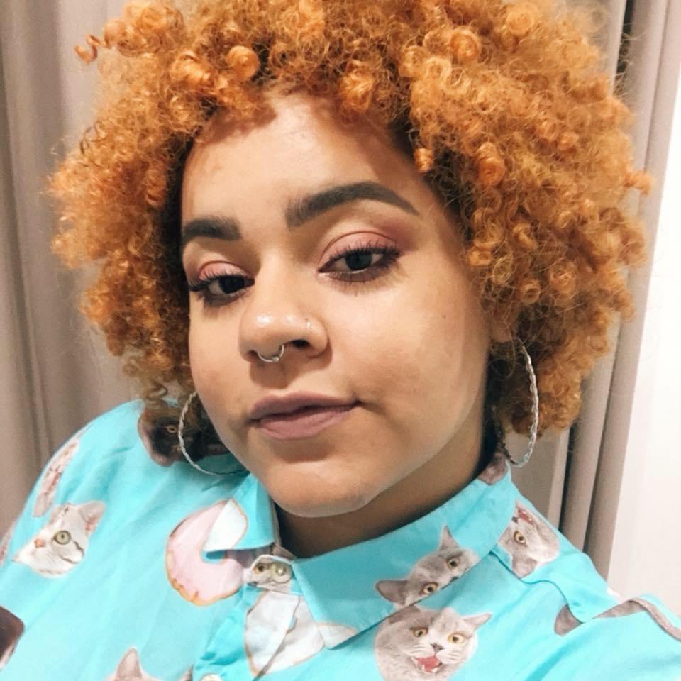 wandyreis's tweet photo. 2018 eu tive cabelo rosa e ruivo. Eu ainda tenho a brusinha azul e a saia já mandei diminuir 3x KKKKKKKKK https://t.co/FIYUA8tan5