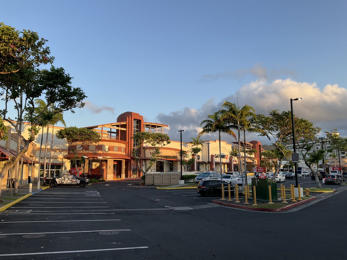 hawaii_isla808's tweet image. On this morning a beautiful sunrise occured 🌅 at Safeway on Kapahulu Ave. Happy Sunday! 📸❤️🤙🏼☕️🥖🍳☀️🌴 #hawaii #honolulu #safeway #safewayhapahuluave #kapahuluave
