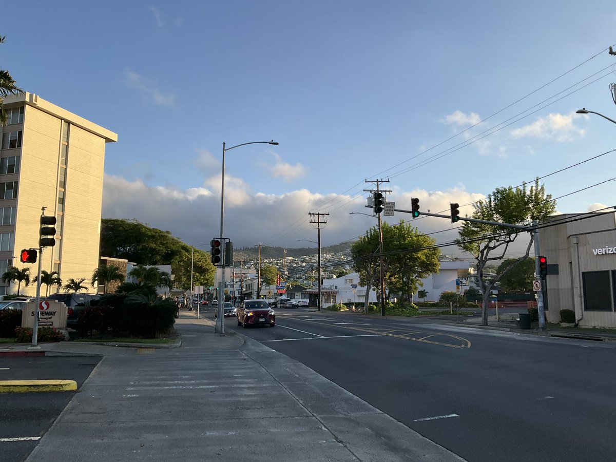 hawaii_isla808's tweet image. On this morning a beautiful sunrise occured 🌅 at Safeway on Kapahulu Ave. Happy Sunday! 📸❤️🤙🏼☕️🥖🍳☀️🌴 #hawaii #honolulu #safeway #safewayhapahuluave #kapahuluave