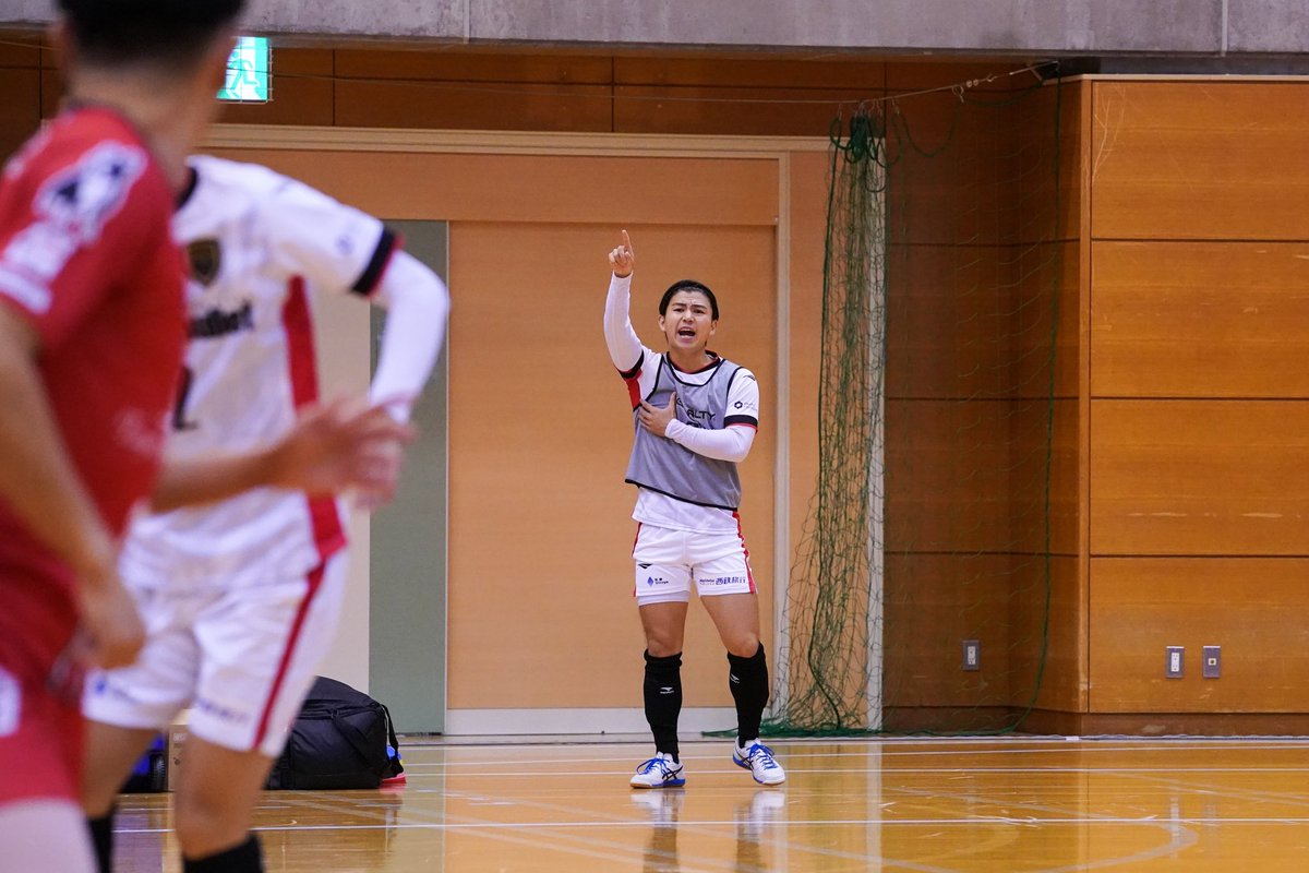 721_miho_'s tweet photo. 岡田 大毅選手
ベンチから声出して。ピッチインする瞬間にも仲間に声掛けながら。
試合後、ファンの方々と写真撮っている姿たくさん見ました。ファンの方にとても愛されてると思いました。
#ボルクバレット北九州 https://t.co/Tn1HHkIm1q