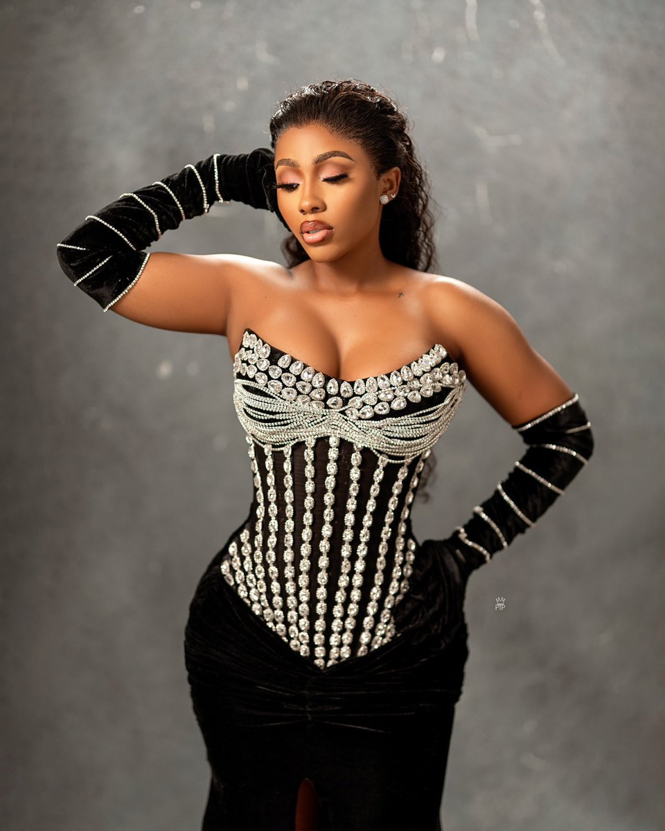 Deolly6's tweet photo. MERCY EKE🎊🎊. GO FORTH AND SHINE. LOTS OF LOVE FROM FRODDNATION ❤❤🥰😍 https://t.co/VQjcybdcfF