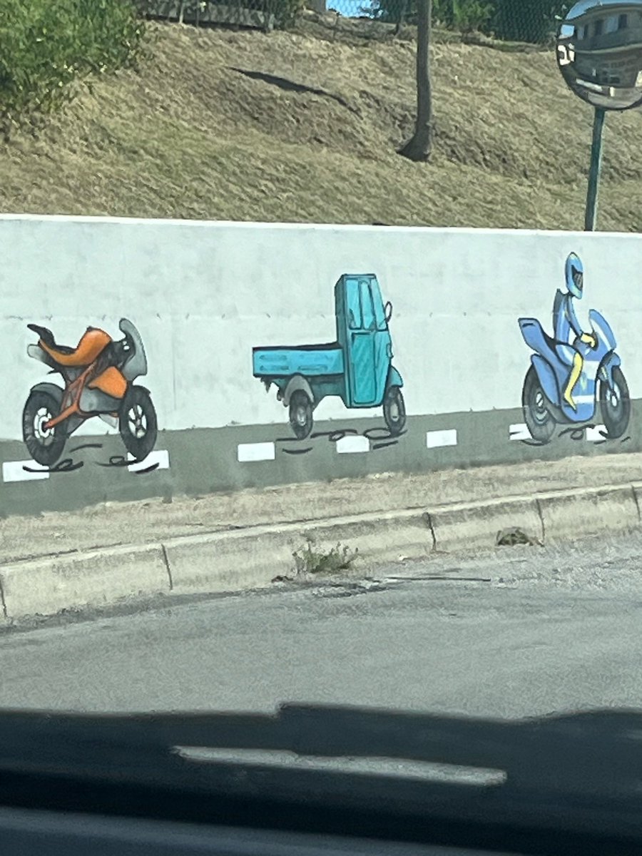 cherreralopez's tweet photo. The road between Misano and Tavullia reminds you stretch by stretch that you are entering at Valentino's house, but the most special thing is a wall that without boasting, with three words, sums up the inspiration that Valentino has meant for many of us: "Sogna in Grande”. https://t.co/BqmLuJ5jIX