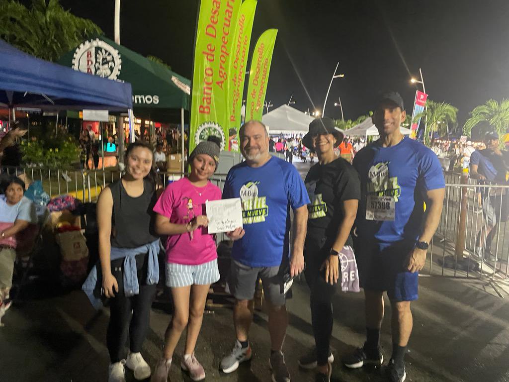 Gracias por obsequiarnos tu talento artístico Yelena! <a href="/Fanlyc/">FANLYC</a> <a href="/OficialMiBus/">Transporte Masivo de Panamá - MiBus</a>