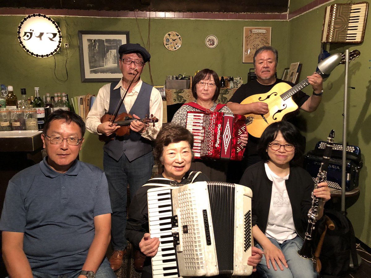 MGypsyjazz's tweet photo. 札幌市で2009年から毎月第一日曜日に定期開催しているジプシージャズ(Jazz Manouche)のジャムセッション、10月度「じゃかじゃかジプシーナイト」無事終了しました。 
https://t.co/DZjA0zw3je 
本日は計7名が参加されました。
https://t.co/qWmTaIY6T3 
次回は11/5(日)18時からです。 https://t.co/VS9Npvt8Vr
