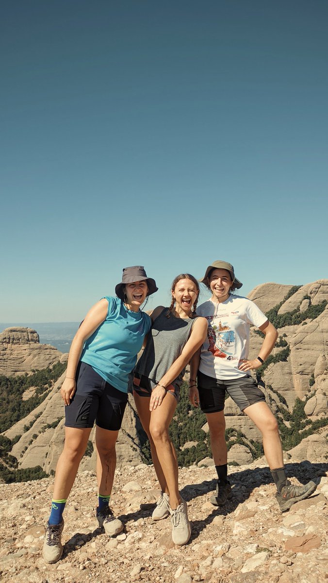 Josefinagalvan_'s tweet photo. Today, another kind of EXPERIMENT, (out of the box 😂) ⛰️🧗

One of the best things in science is that it allows you to meet amazing people along the way 🥰 🚀@NataliaCM___ @carmengallmtz https://t.co/ov0M4GtYqz