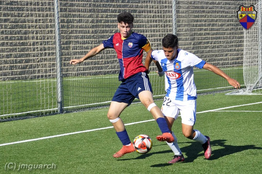 CEMercantil's tweet photo. 🔴🔵 JUVENIL "A"
🔵🔴
🏆Divisió Honor
@CEMercantil 1 - @RCDE_La21 2.
⚽️ Fran

L'equip torna a fer un partidàs davant un gran rival.
Encaixem 2 gols a pilota parada i ens quedem amb 10 30' en una acció molt rigorosa.
Marquem l'1-2 i tenim una ocasió claríssima al final.

#CEMJuvA https://t.co/0070oKkfhe