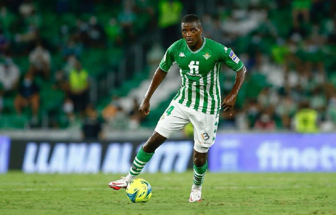 Qué manera de jugar.

Ha vuelto el arte, la calidad, el sentido del juego y, con él, el Betis que tanto nos gusta.

Ha jugado con tres piernas.

Debilidad personal.