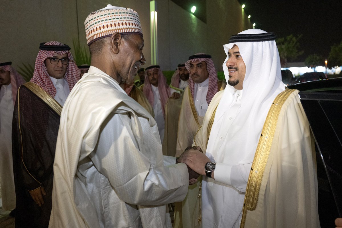 mohammedal_saud's tweet photo. شرّف صاحب السمو الملكي الأمير
#محمد_بن_عبدالرحمن_بن_عبدالعزيز
#نائب_أمير_منطقة_الرياض اليوم حفل
سفارة جمهورية #نيجيريا الاتحادية لدى
المملكة بمناسبة اليوم الوطني لبلادها
وذلك بقصر الثقافة في حي السفارات
بـ #الرياض وكان في استقبال سموه لدى
وصوله مقر الحفل سفير جمهورية نيجيريا
الاتحادية لدى #المملكة يحيى لاوال
وعدد من المسؤولين بالسفارة