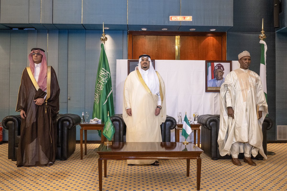 mohammedal_saud's tweet photo. شرّف صاحب السمو الملكي الأمير
#محمد_بن_عبدالرحمن_بن_عبدالعزيز
#نائب_أمير_منطقة_الرياض اليوم حفل
سفارة جمهورية #نيجيريا الاتحادية لدى
المملكة بمناسبة اليوم الوطني لبلادها
وذلك بقصر الثقافة في حي السفارات
بـ #الرياض وكان في استقبال سموه لدى
وصوله مقر الحفل سفير جمهورية نيجيريا
الاتحادية لدى #المملكة يحيى لاوال
وعدد من المسؤولين بالسفارة