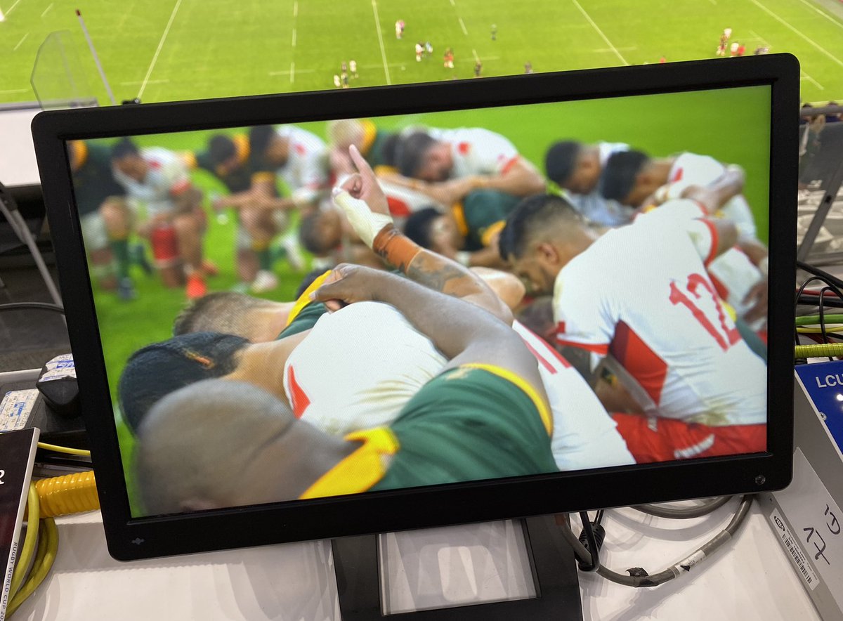 After knocking lumps out of each other, South Africa &amp; Tonga sharing communion. Loved that game <a href="/ITVRugby/">ITV Rugby</a>