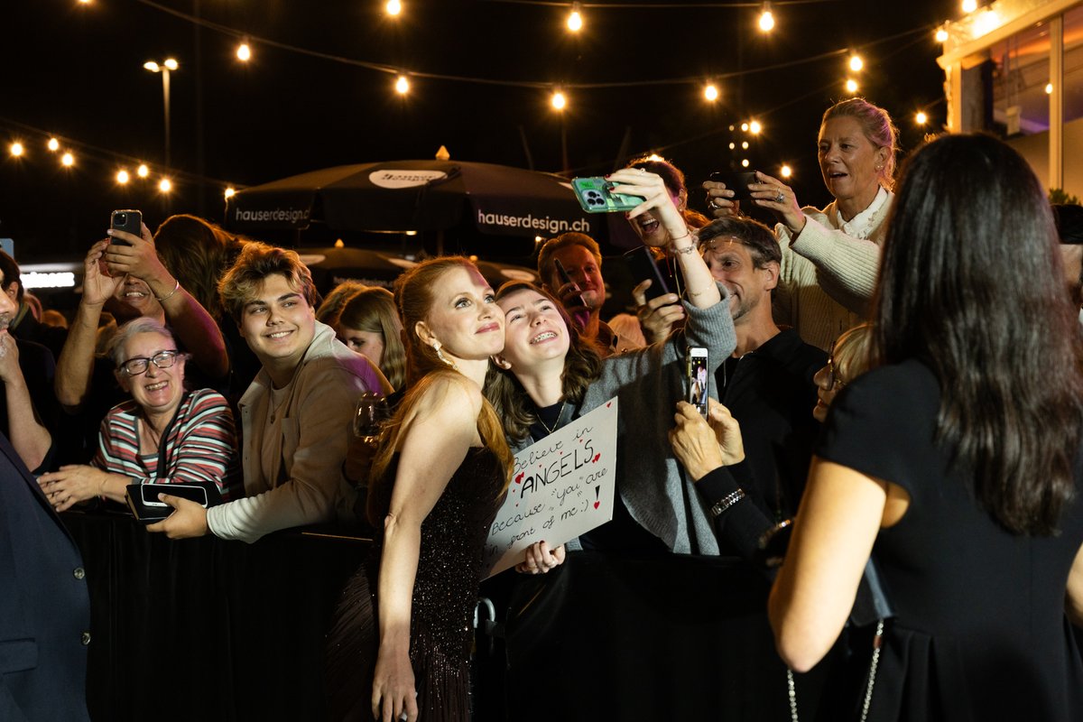 zurichfilmfest's tweet photo. 🏆 Tonight, the ZFF presented the #GoldenIcon Award to @jes_chastain. This award ceremony is always one of the festival's highlights, and the Academy Award-winner made it even more special. 📸 Tim Hughes, Eduard Meltzer, Joshua Sammer #ZFF2023 #zurichfilmfestival #jessicachastain https://t.co/8jw2gCUqfL